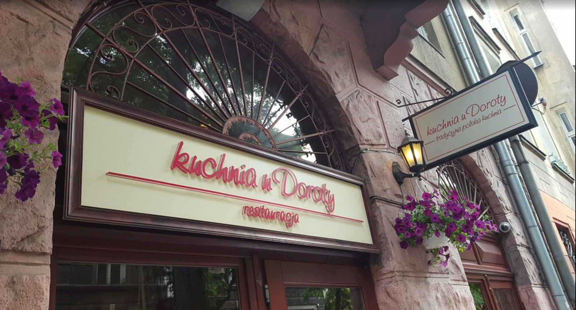 Wejście do restauracji Kuchnia u Doroty
